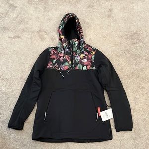 Women’s The North Face pullover NWT